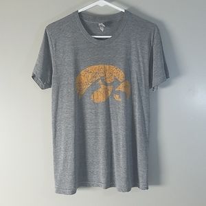Iowa Hawkeyes tee, size S